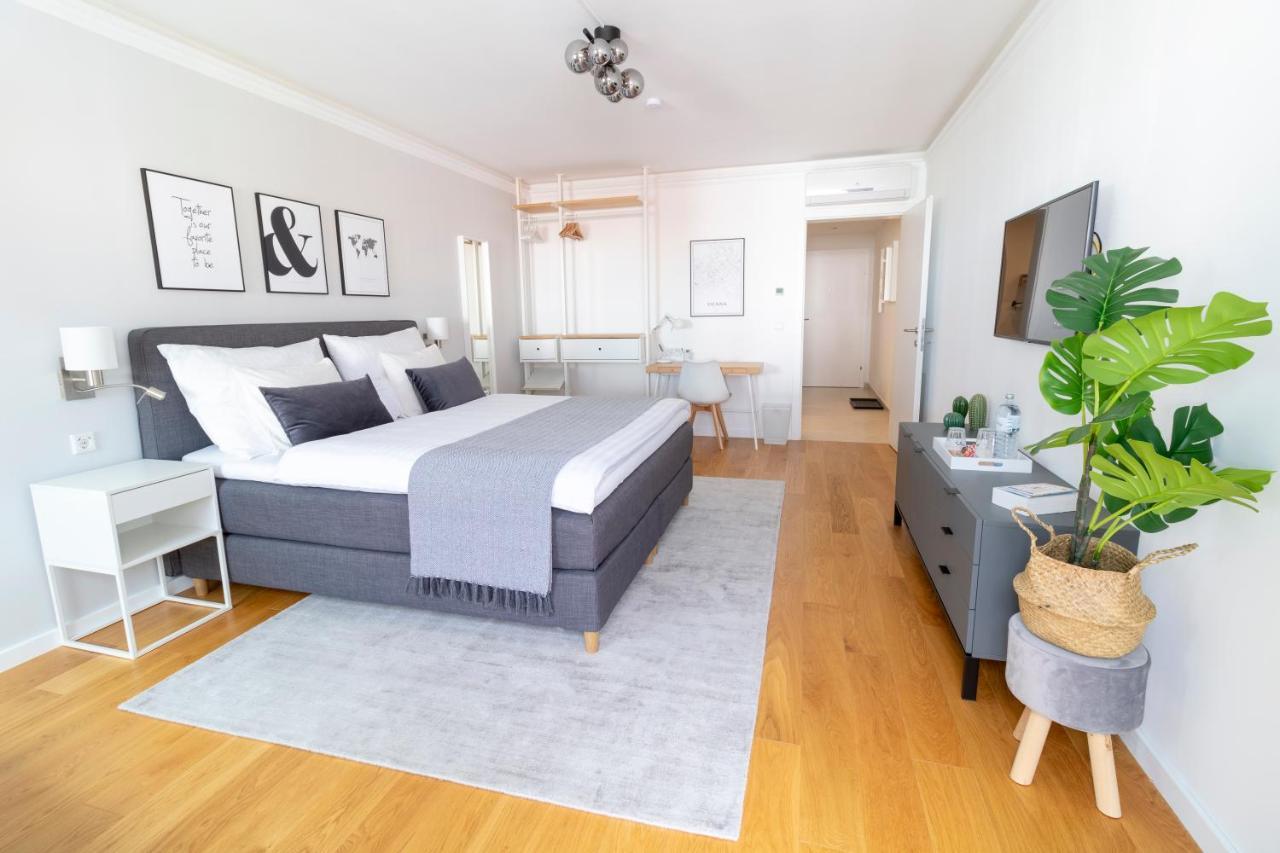 Boutique Sky City Apt. With Balcony / Top Spot Відень Екстер'єр фото